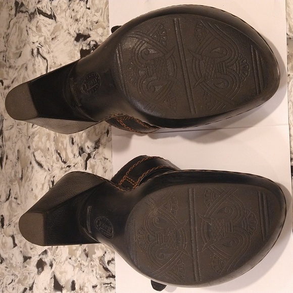 *Excellent Used Condition* Born Clogs with Buckle- Blk, Size 9 M - Picture 10 of 15